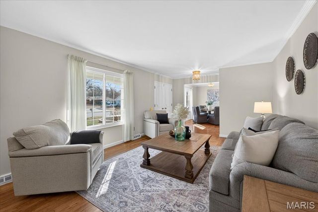 1011 Ferngate Lane, Creve Coeur, MO 63141