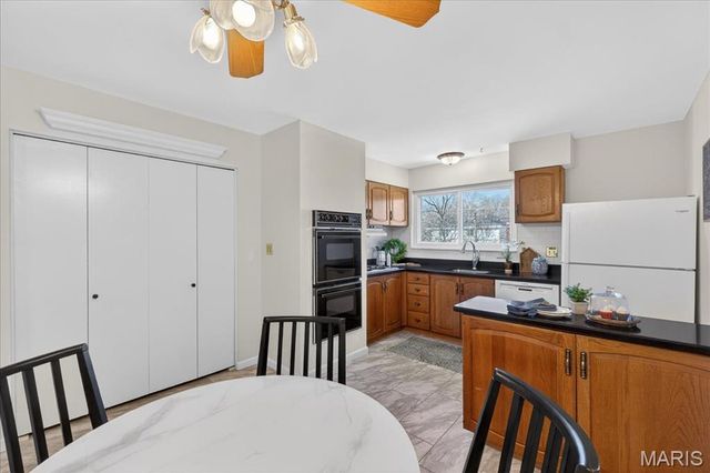 1011 Ferngate Lane, Creve Coeur, MO 63141