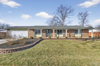 1011 Ferngate Lane, Creve Coeur, MO 63141