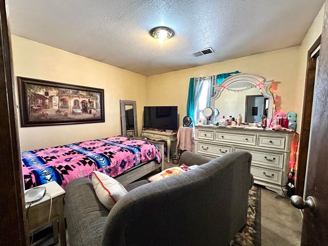 668 HELEN Circle, Los Lunas, NM 87031