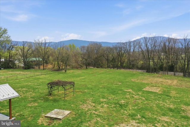 333 HONEYVILLE AVE, Stanley, VA 22851