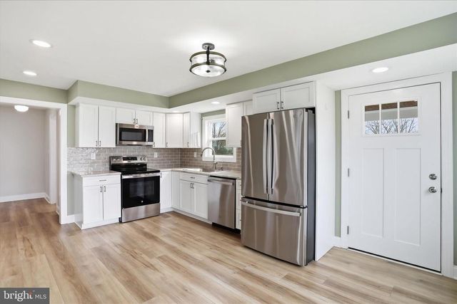 333 HONEYVILLE AVE, Stanley, VA 22851