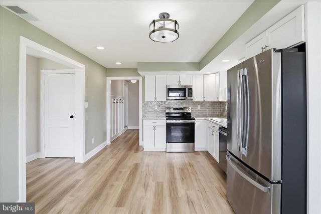 333 HONEYVILLE AVE, Stanley, VA 22851