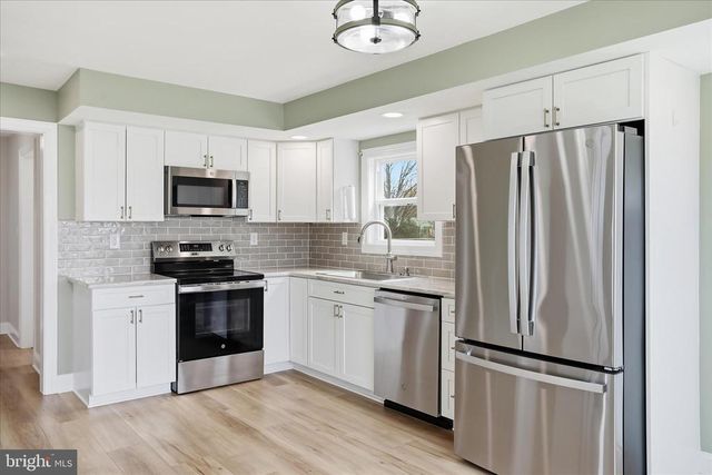 333 HONEYVILLE AVE, Stanley, VA 22851