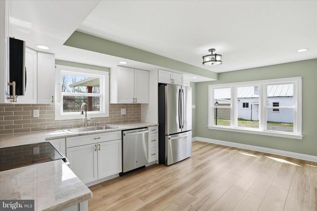 333 HONEYVILLE AVE, Stanley, VA 22851