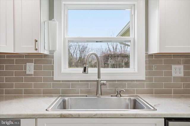 333 HONEYVILLE AVE, Stanley, VA 22851