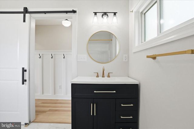 333 HONEYVILLE AVE, Stanley, VA 22851