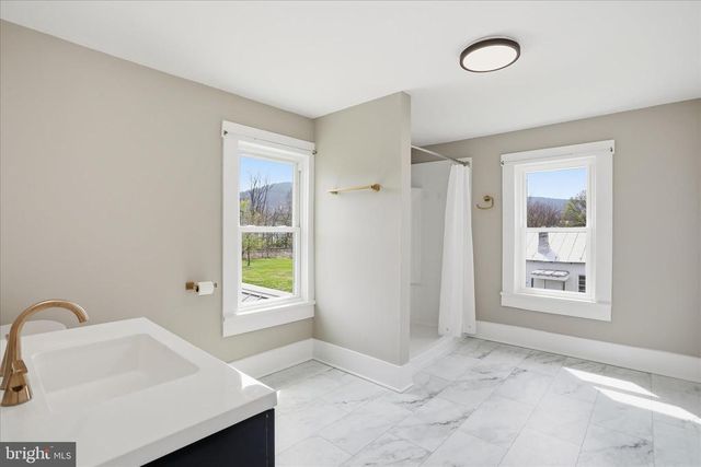 333 HONEYVILLE AVE, Stanley, VA 22851