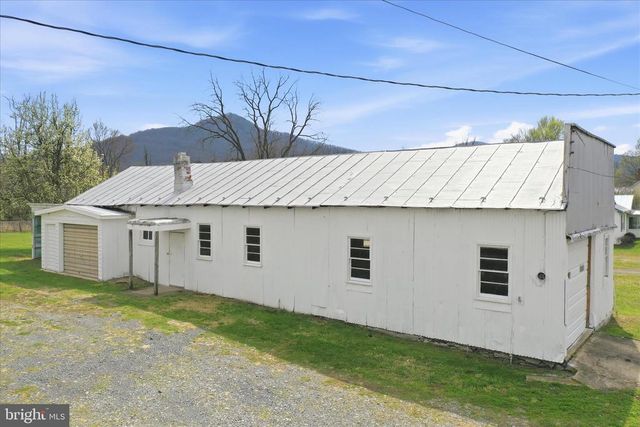 333 HONEYVILLE AVE, Stanley, VA 22851