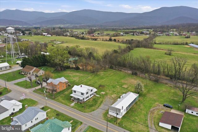 333 HONEYVILLE AVE, Stanley, VA 22851