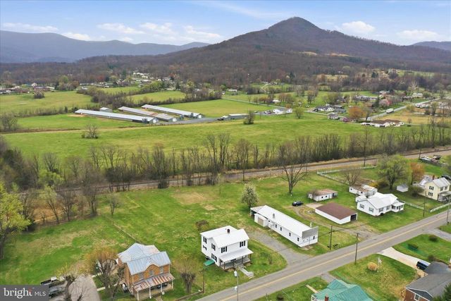 333 HONEYVILLE AVE, Stanley, VA 22851