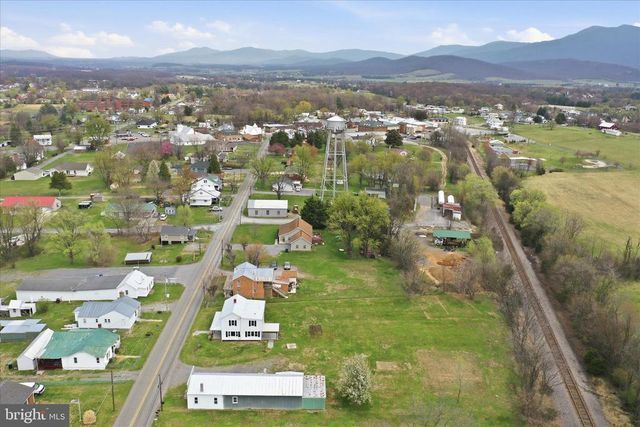 333 HONEYVILLE AVE, Stanley, VA 22851