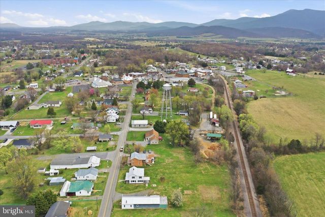 333 HONEYVILLE AVE, Stanley, VA 22851