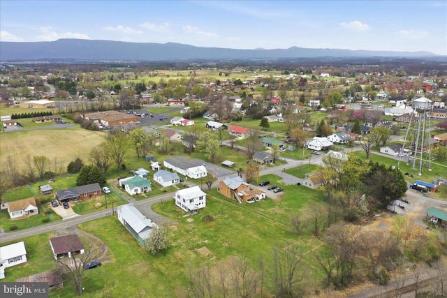 333 HONEYVILLE AVE, Stanley, VA 22851