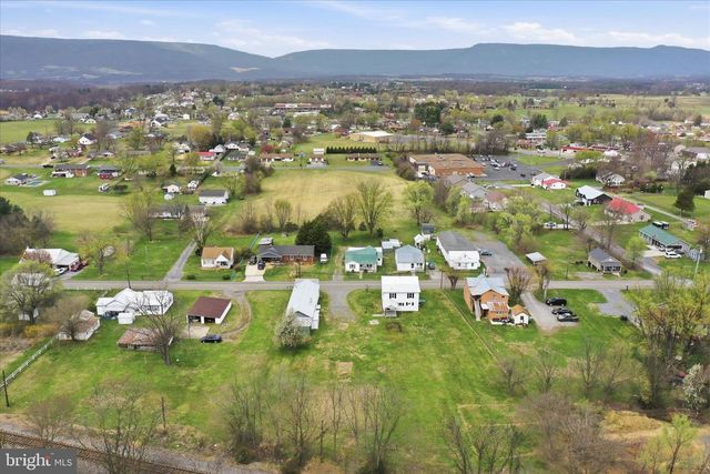 333 HONEYVILLE AVE, Stanley, VA 22851