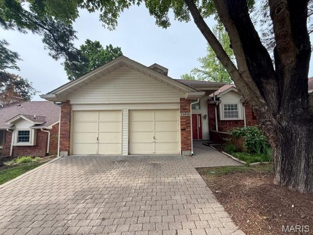 12910 Autumn View Drive, St Louis, MO 63146