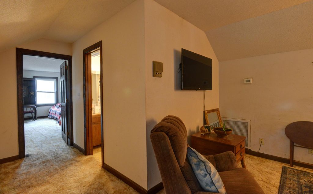 Image 12 of property listing at 746 Tallwood Road, Charleston, SC 29412