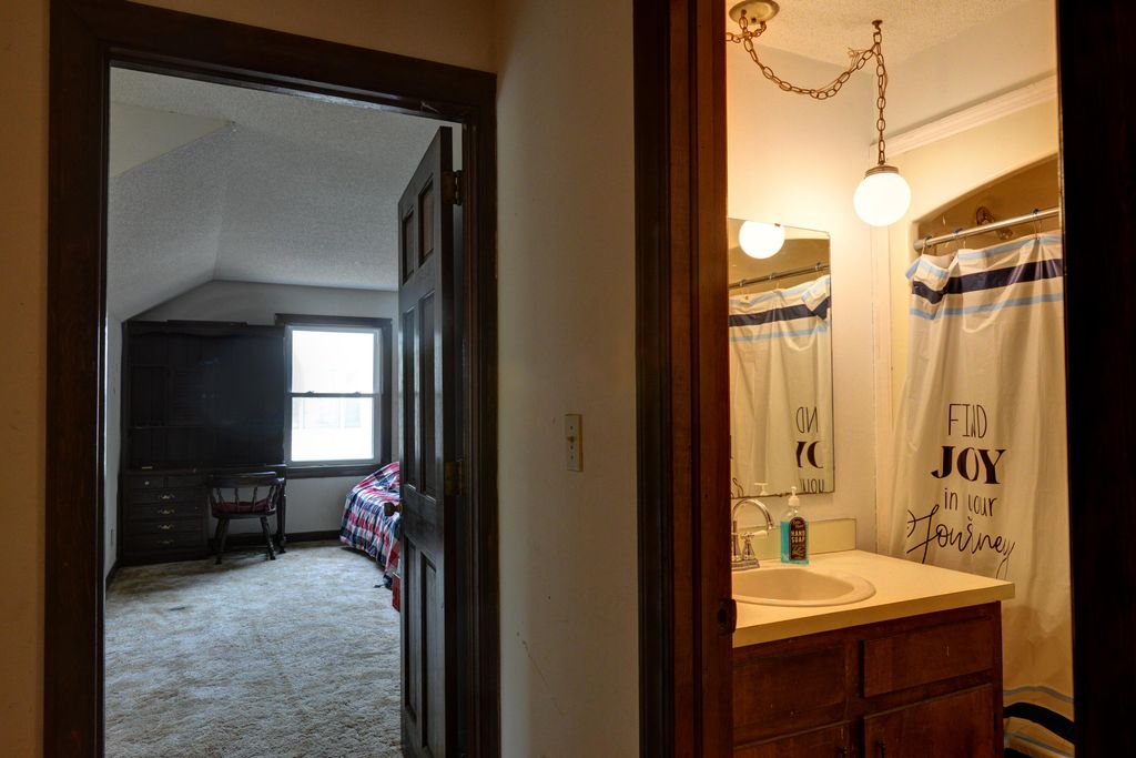 Image 13 of property listing at 746 Tallwood Road, Charleston, SC 29412