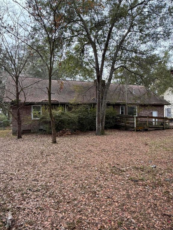 Image 18 of property listing at 746 Tallwood Road, Charleston, SC 29412