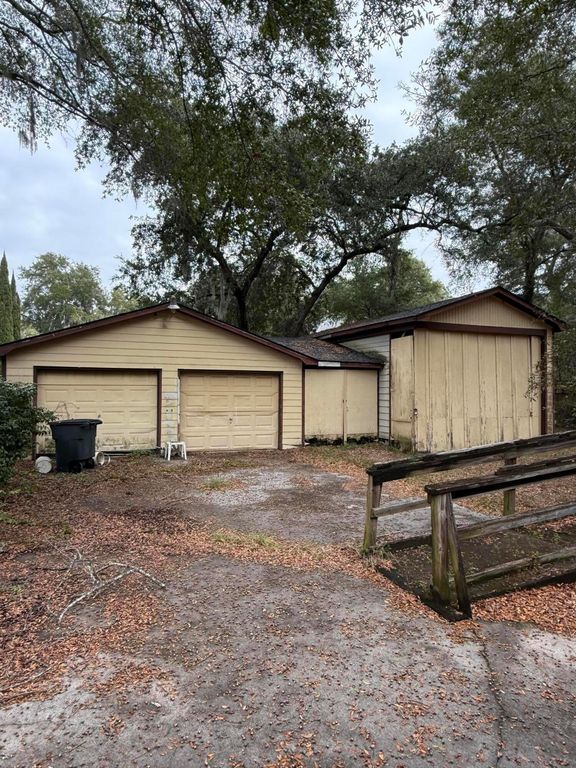 Image 20 of property listing at 746 Tallwood Road, Charleston, SC 29412