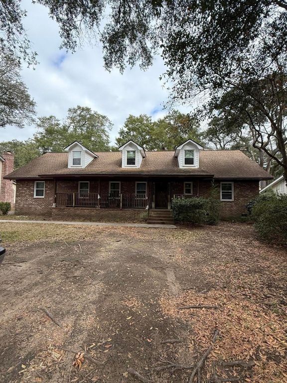 Image 23 of property listing at 746 Tallwood Road, Charleston, SC 29412