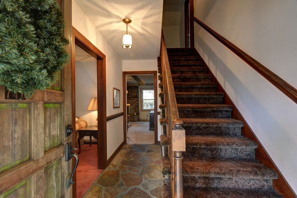 Image 3 of property listing at 746 Tallwood Road, Charleston, SC 29412