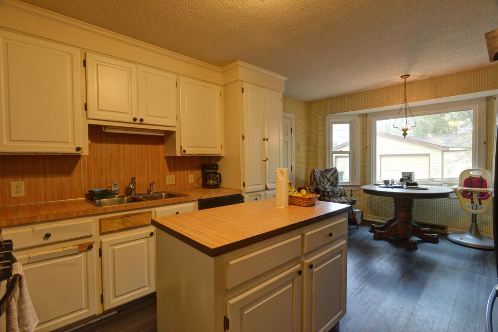 Image 6 of property listing at 746 Tallwood Road, Charleston, SC 29412