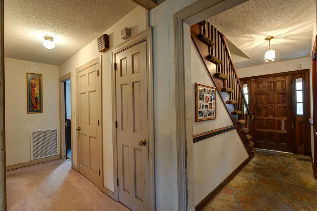 Image 8 of property listing at 746 Tallwood Road, Charleston, SC 29412