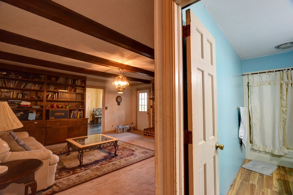 Image 9 of property listing at 746 Tallwood Road, Charleston, SC 29412