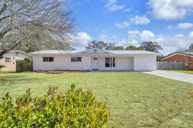 119 NE Fulmar Circle, Fort Walton Beach, FL 32548