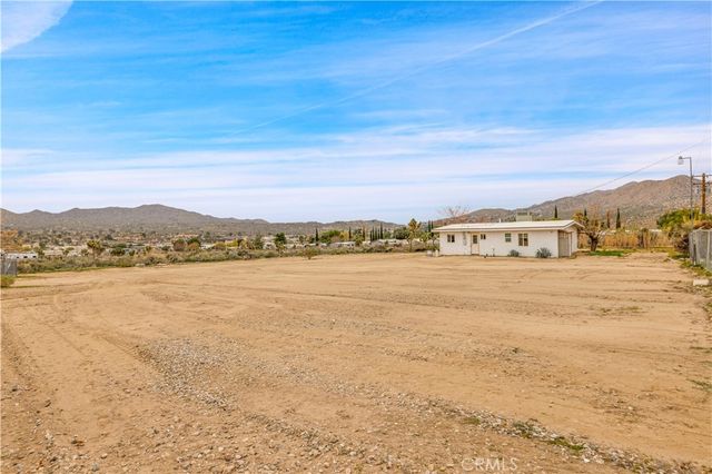 7124 Wall Street, Yucca Valley, CA 92284