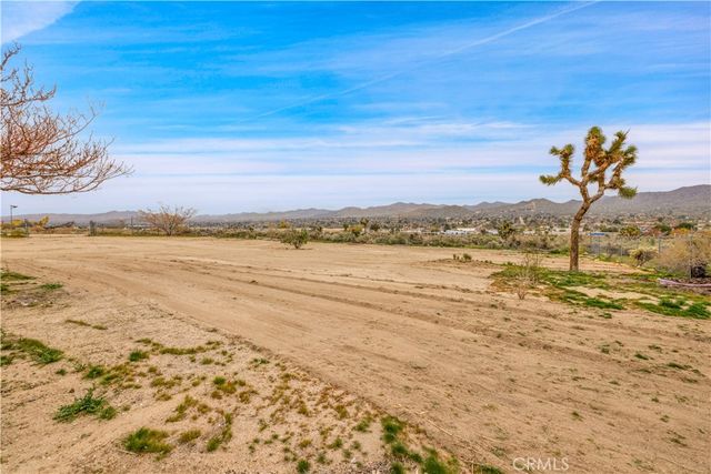 7124 Wall Street, Yucca Valley, CA 92284