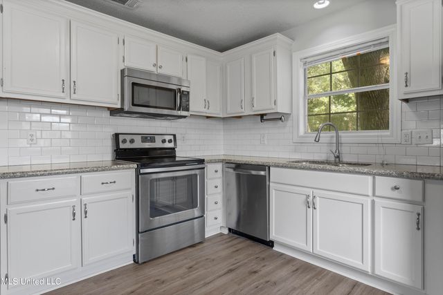 2804 Beachview Drive, Ocean Springs, MS 39564