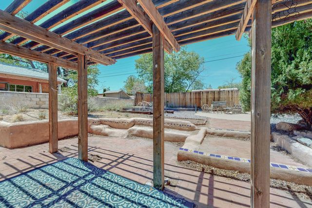 1321 LOBO Place NE, Albuquerque, NM 87106