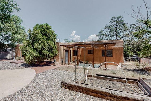1321 LOBO Place NE, Albuquerque, NM 87106