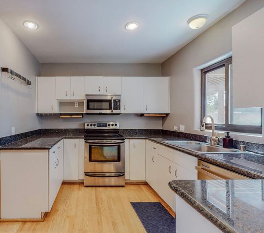 1321 LOBO Place NE, Albuquerque, NM 87106