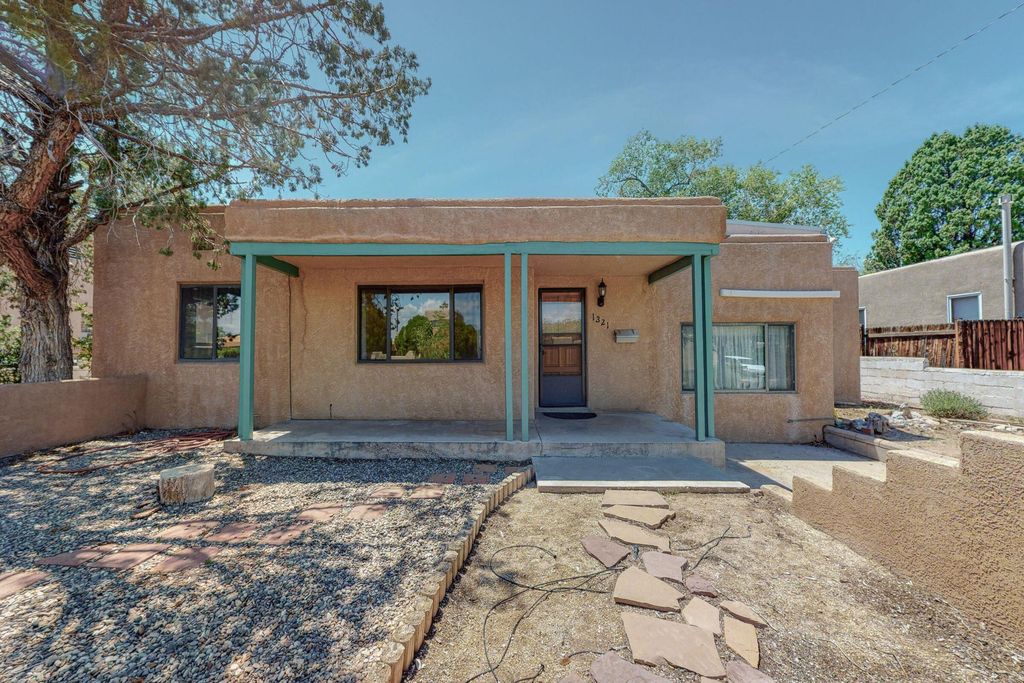 1321 LOBO Place NE, Albuquerque, NM 87106