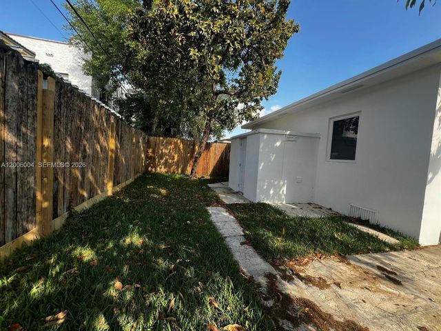 2041 NW 2nd St 2041, Miami, FL 33125