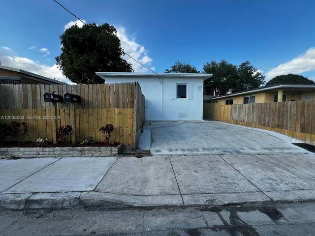 2041 NW 2nd St 2041, Miami, FL 33125