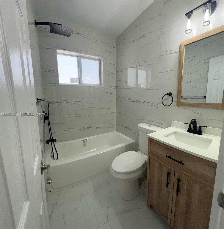 2041 NW 2nd St 2041, Miami, FL 33125