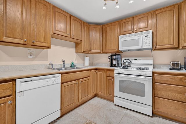 762 Dempster Street D212, Mount Prospect, IL 60056