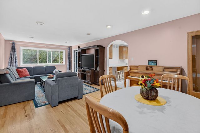 762 Dempster Street D212, Mount Prospect, IL 60056