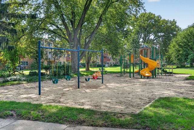 762 Dempster Street D212, Mount Prospect, IL 60056