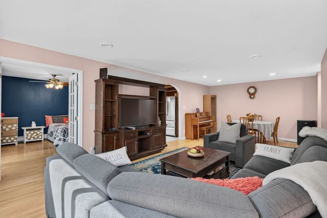 762 Dempster Street D212, Mount Prospect, IL 60056