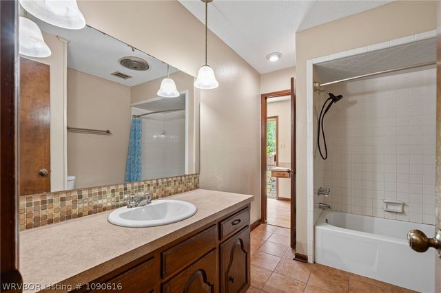 1300 Southridge Lane, Fort Smith, AR 72908