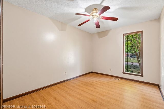 1300 Southridge Lane, Fort Smith, AR 72908