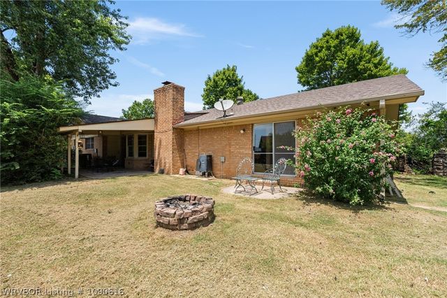 1300 Southridge Lane, Fort Smith, AR 72908