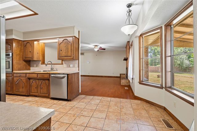 1300 Southridge Lane, Fort Smith, AR 72908