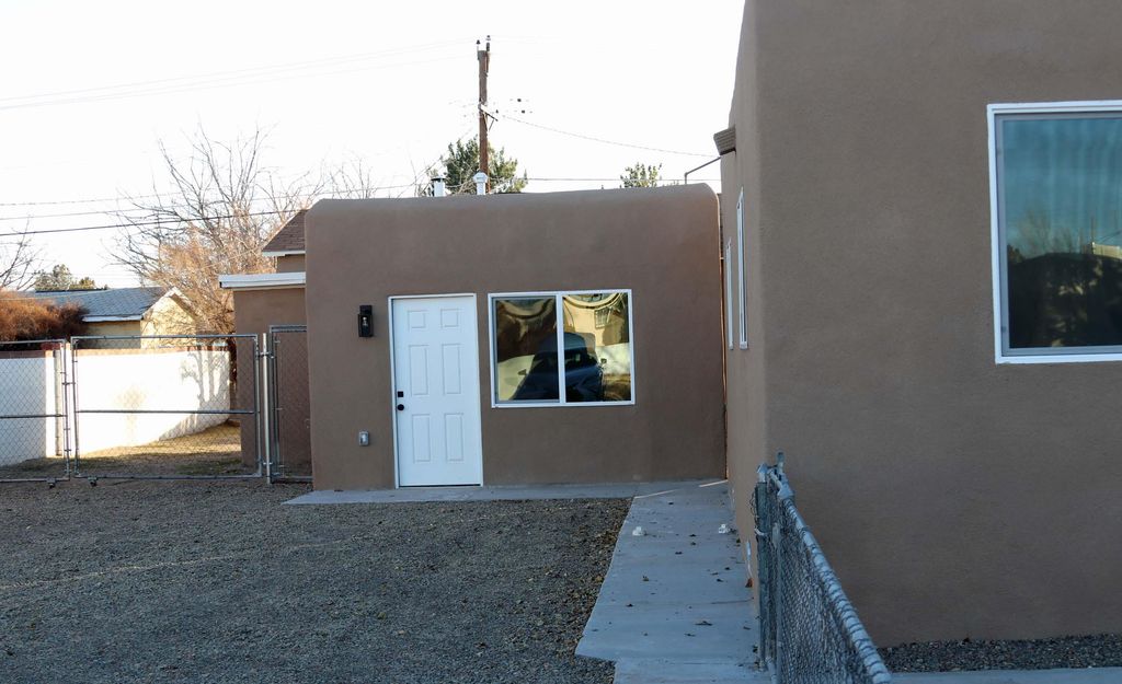 902 PALO DURO Avenue NW, Albuquerque, NM 87107