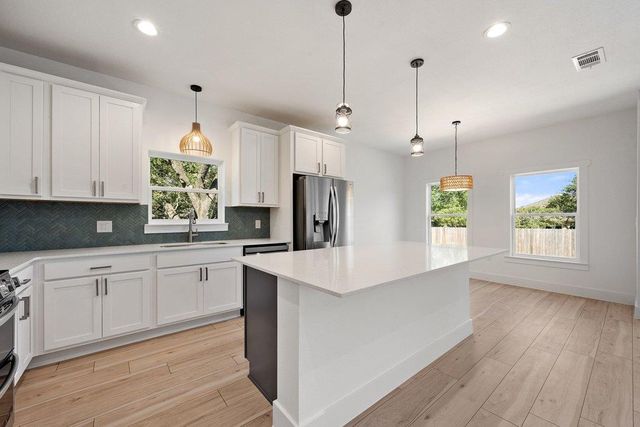 4 Dalewood DR, Wimberley, TX 78676